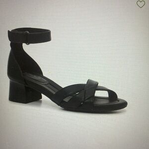 Clarks Desirae Sandal Size 8.5M